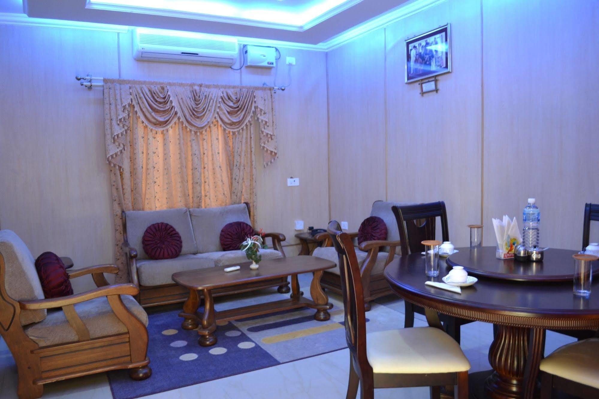 Kstdc Hotel Mayura Bhuvaneshwari Kamalapur Хампі Екстер'єр фото
