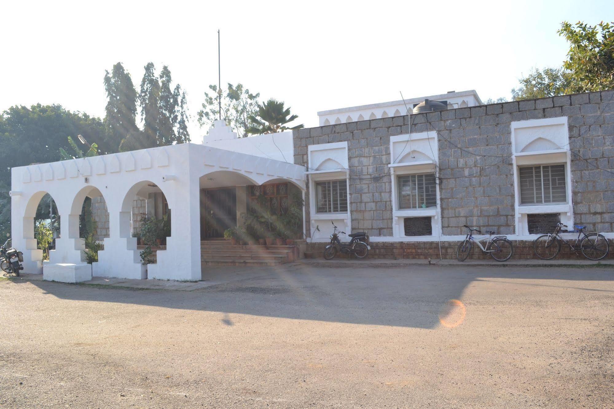 Kstdc Hotel Mayura Bhuvaneshwari Kamalapur Хампі Екстер'єр фото